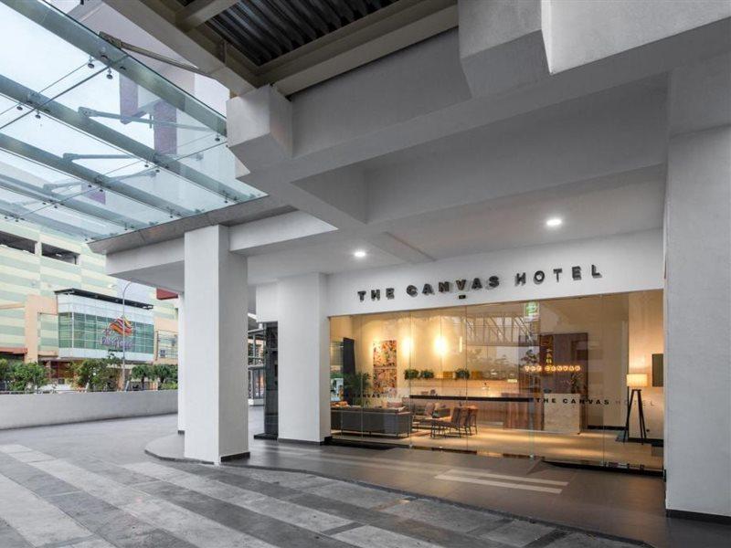 The Canvas Hotel Кланг Екстериор снимка