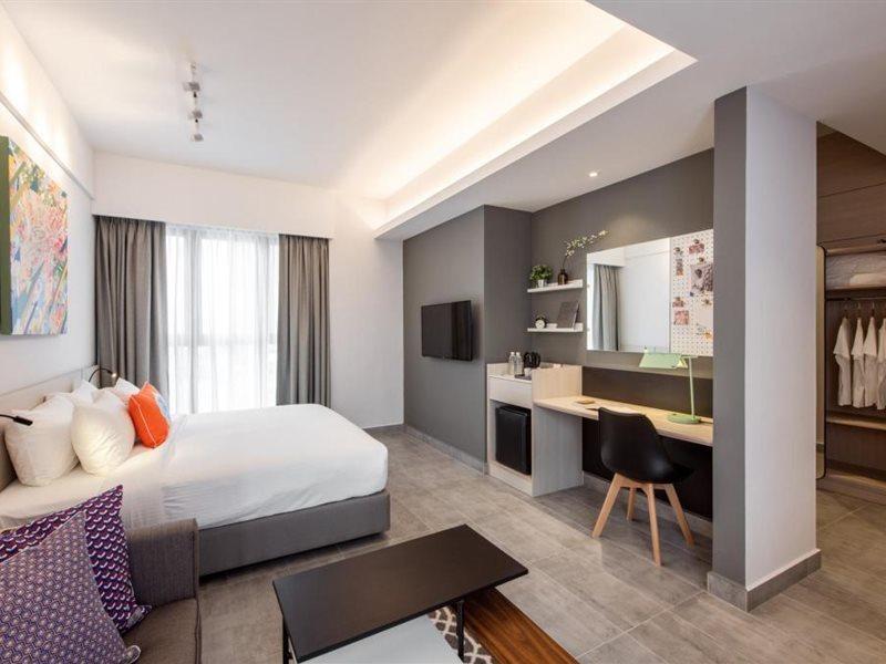 The Canvas Hotel Кланг Екстериор снимка