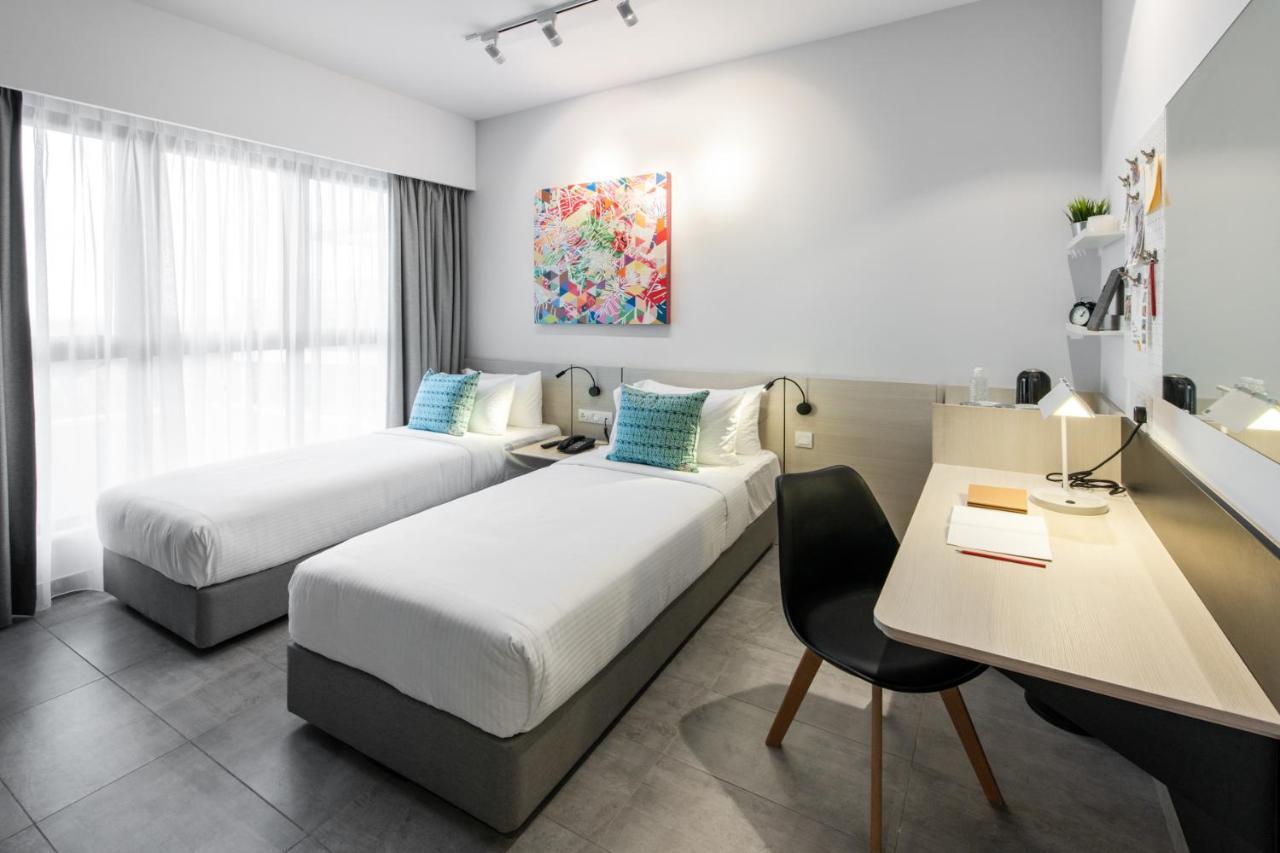 The Canvas Hotel Кланг Екстериор снимка