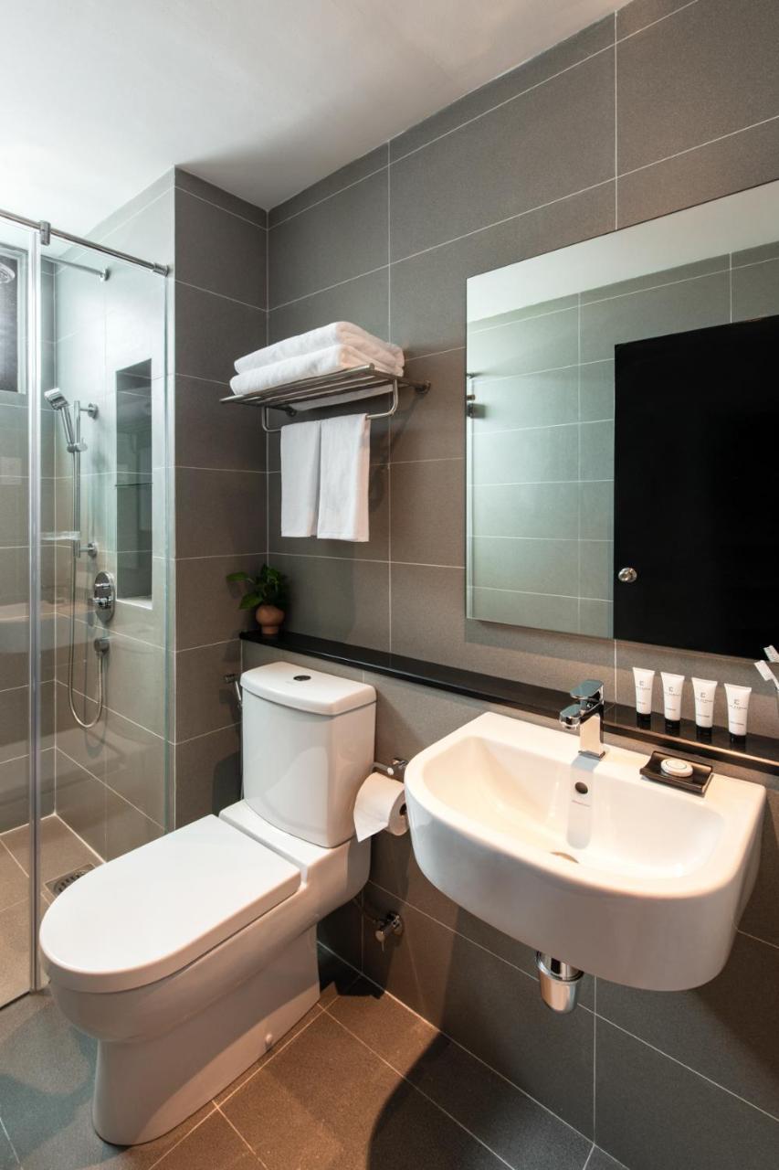 The Canvas Hotel Кланг Екстериор снимка