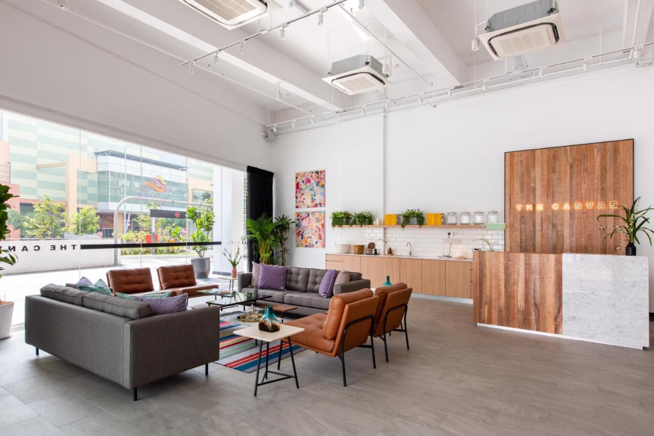 The Canvas Hotel Кланг Екстериор снимка