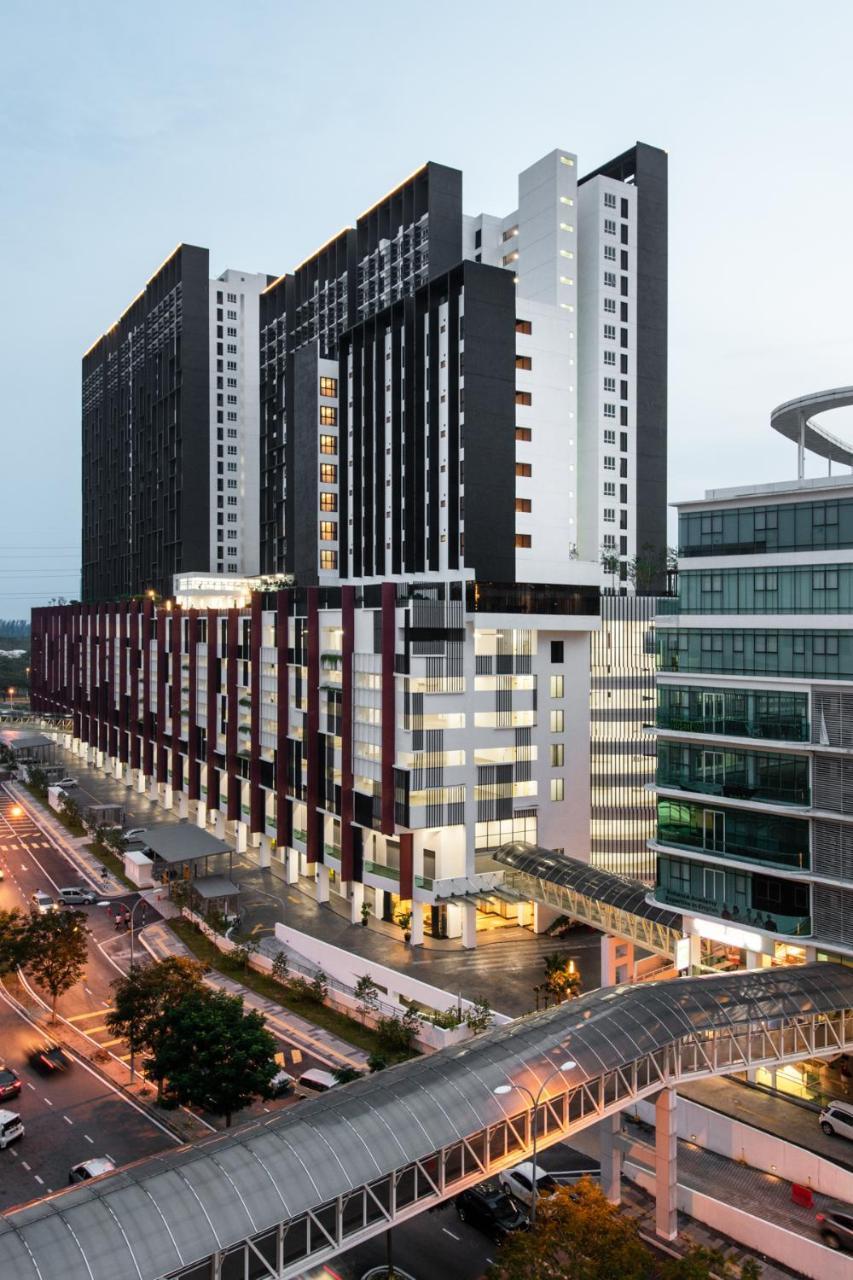 The Canvas Hotel Кланг Екстериор снимка
