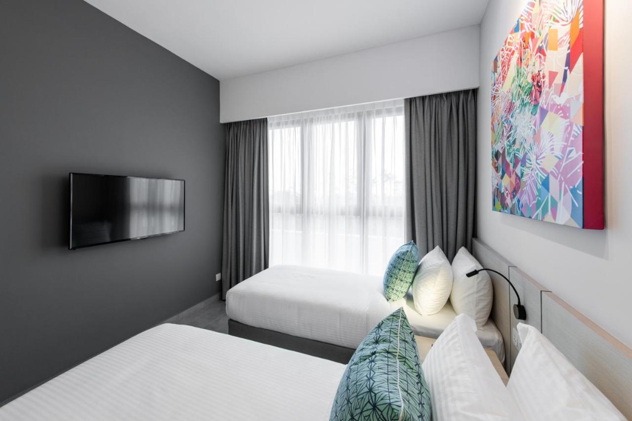 The Canvas Hotel Кланг Екстериор снимка