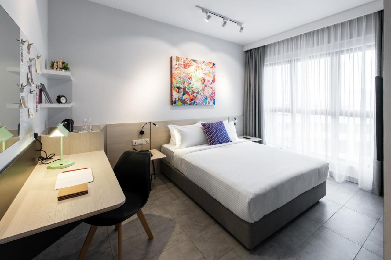 The Canvas Hotel Кланг Екстериор снимка