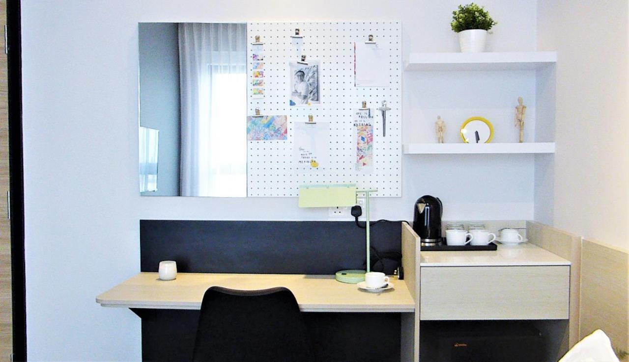 The Canvas Hotel Кланг Екстериор снимка