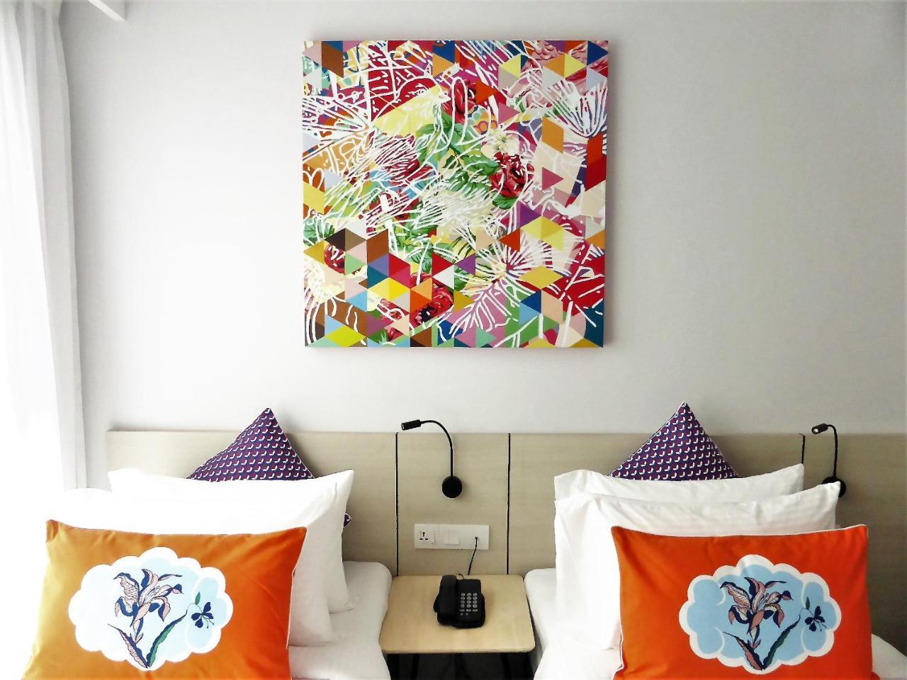 The Canvas Hotel Кланг Екстериор снимка